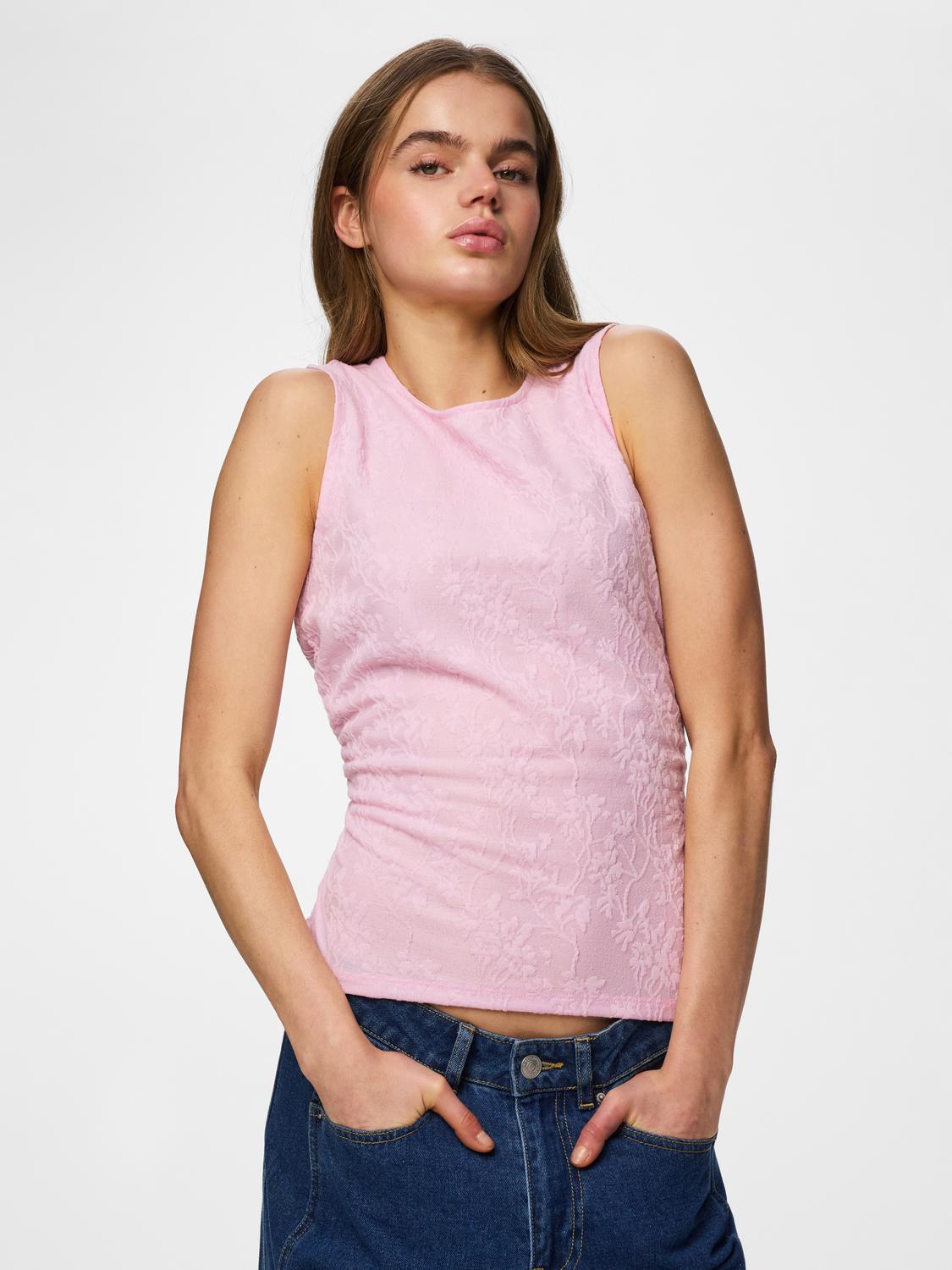 model_shot-front